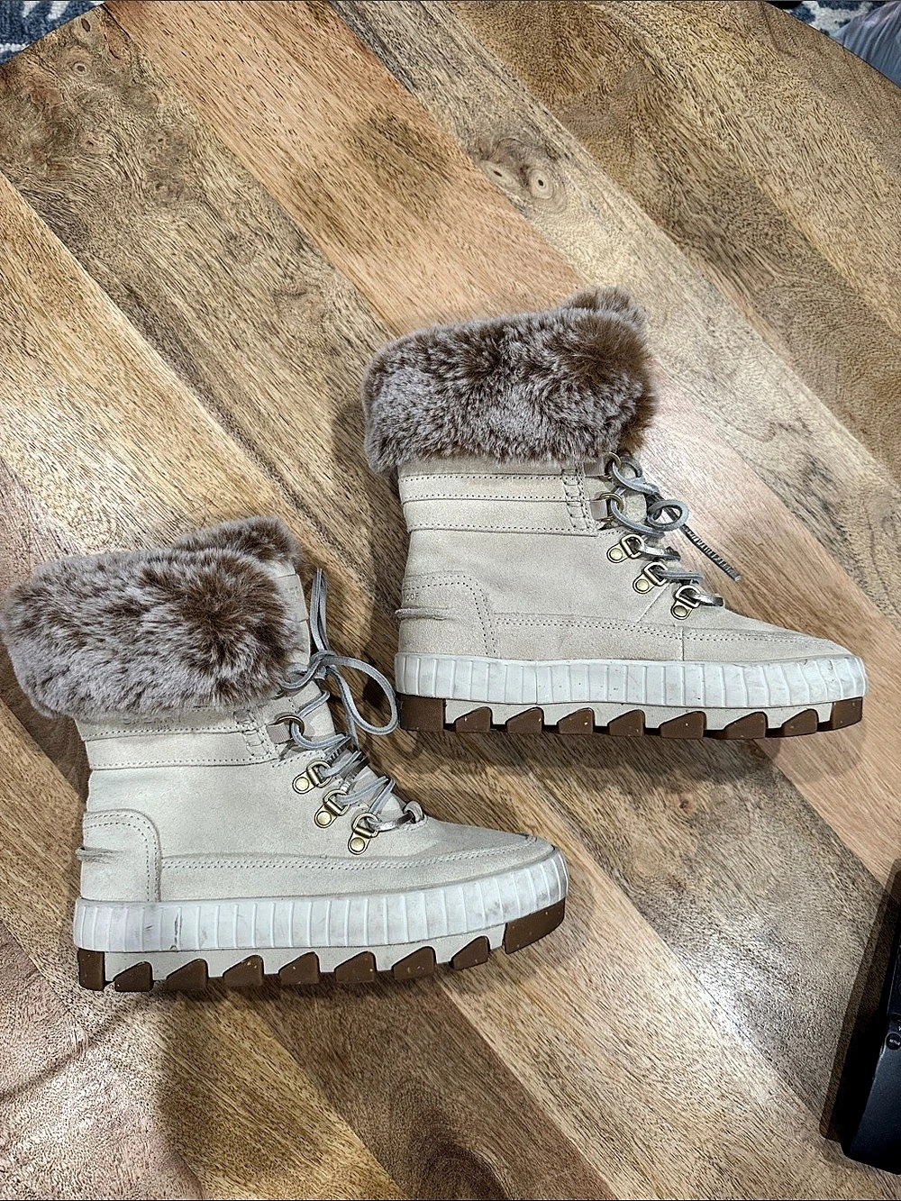 Sperry Boot Women's Cream fur lined Boots US 6